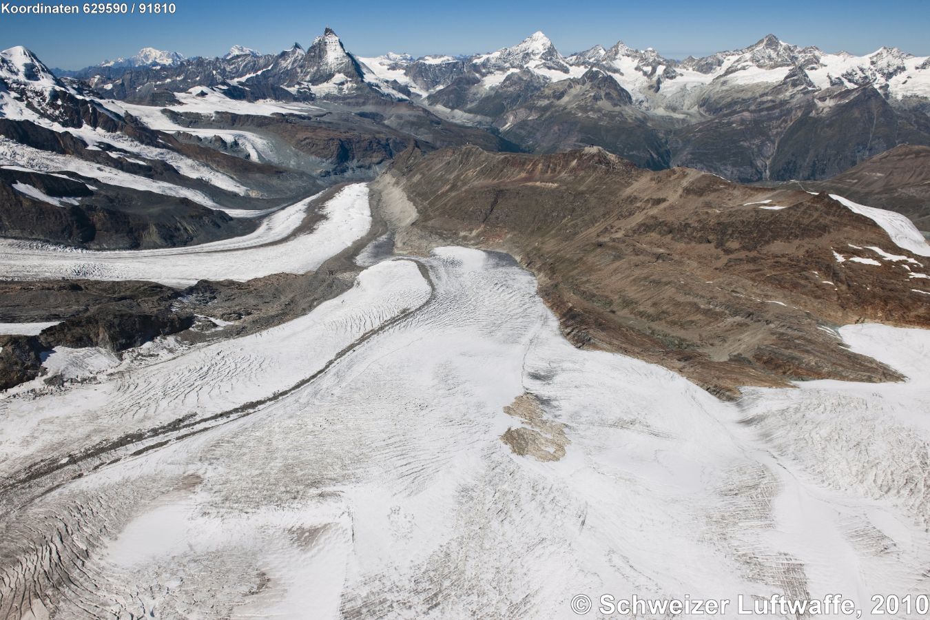 Monte-Rosagletscher (Vordergrund), Gornergletscher; links 'unter' und 'obere' Platte. (Position: 2'630'402.55, 1'089'489.31)